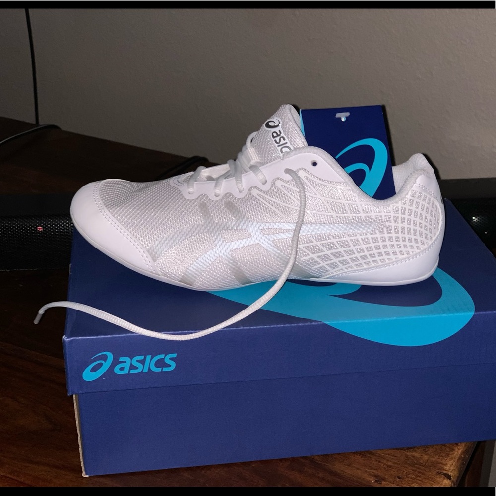 ASICS ULTRALYTE CHEER 2 shoes